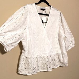 NWT ELOQUII ELEMENTS White Eyelet peplum top with puff sleeves V-neck size 24
